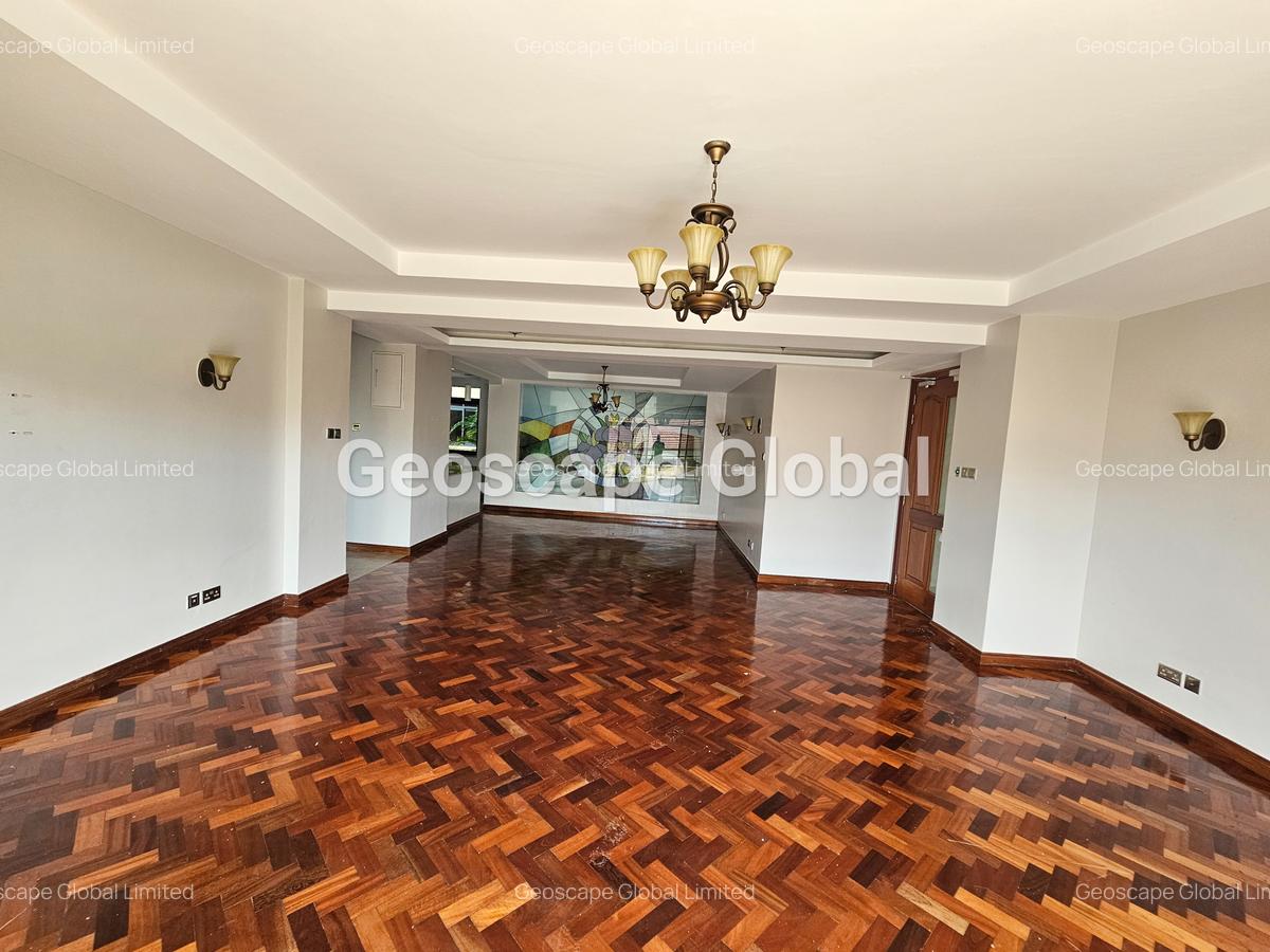 4 Bed Apartment with En Suite in Riverside - 12