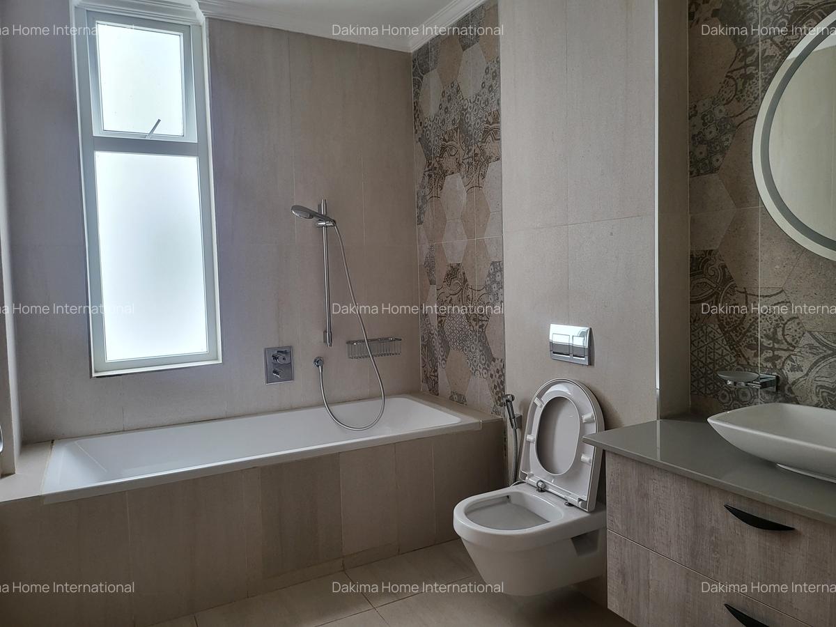 3 Bed Apartment with En Suite in Parklands - 13