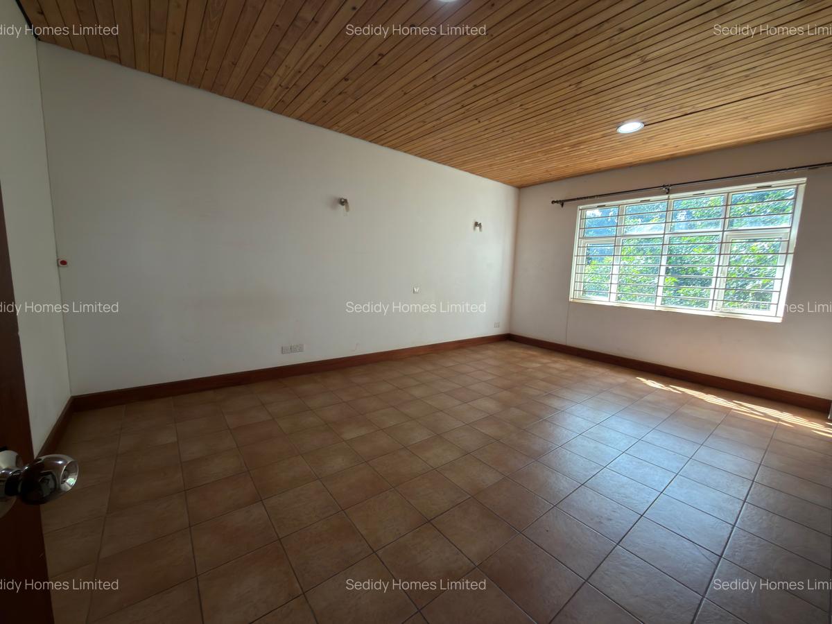 5 Bed Townhouse with En Suite in Rosslyn - 16