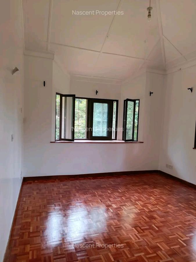 5 Bed House with En Suite in Rosslyn - 9