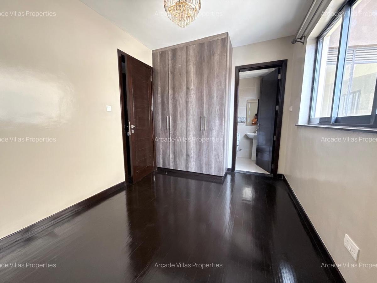 4 Bed Apartment with En Suite in Lavington - 16