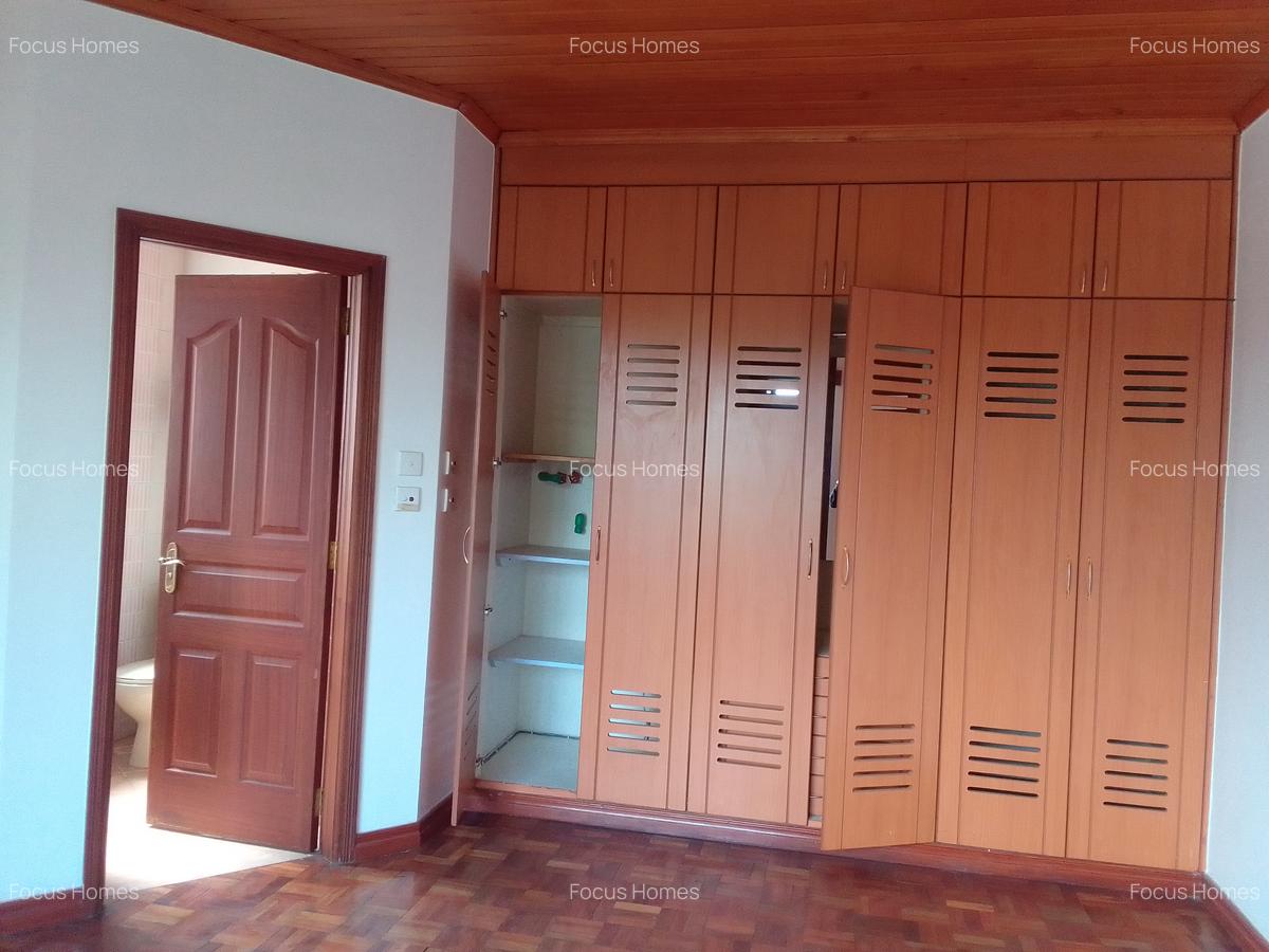 5 Bed Townhouse with En Suite in Lavington - 4