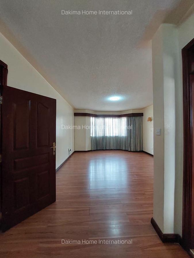 4 Bed Townhouse with En Suite in Brookside - 7