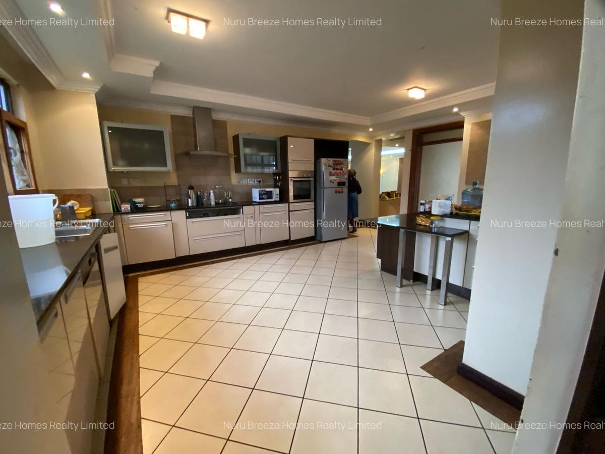 5 Bed House with En Suite in Runda - 17