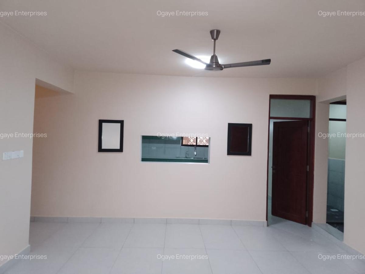 4 Bed Apartment with En Suite at Moyne Drive - 2