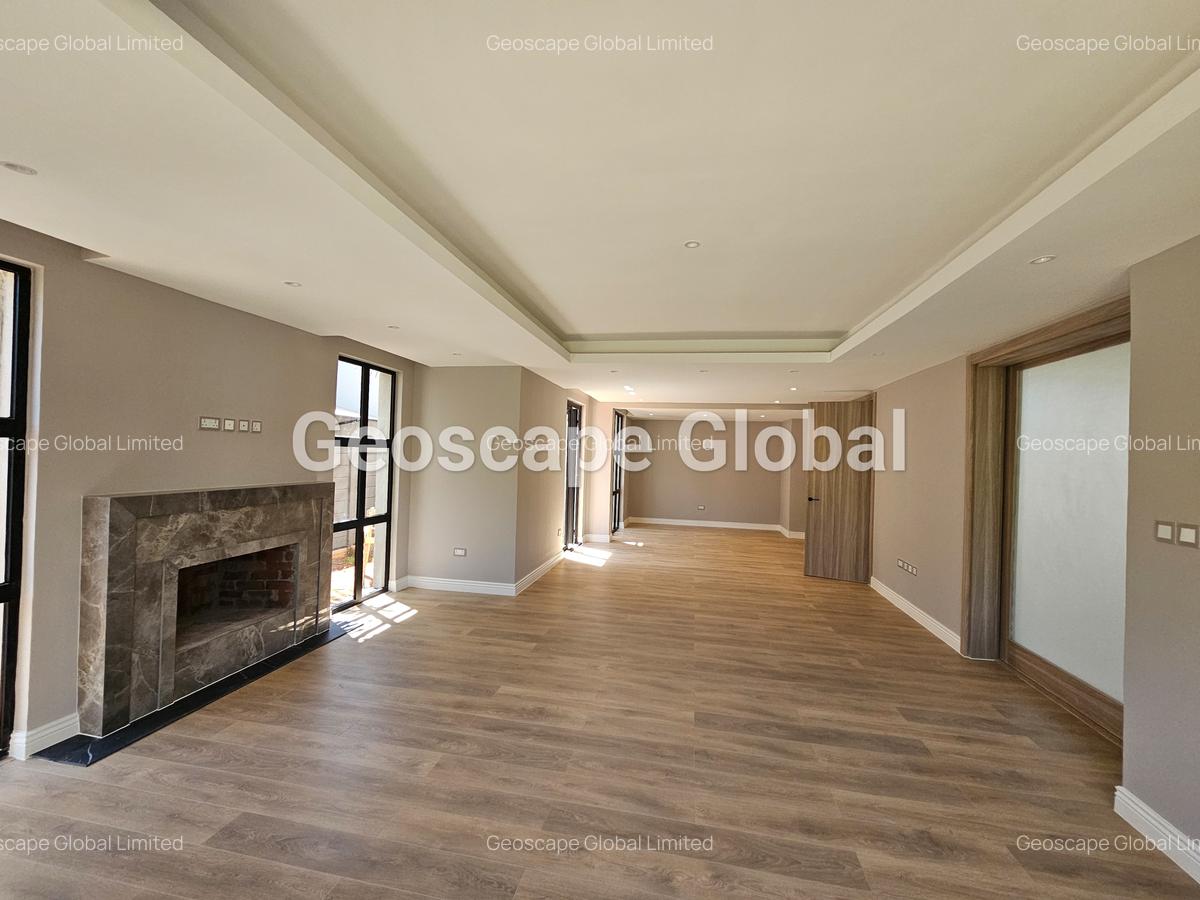 5 Bed House with En Suite in Runda - 9