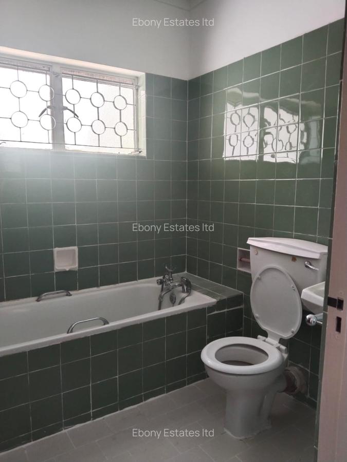 4 Bed Townhouse with En Suite in Lavington - 7
