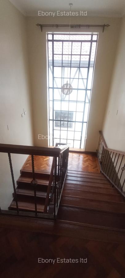 5 Bed Townhouse with En Suite in Lavington - 4