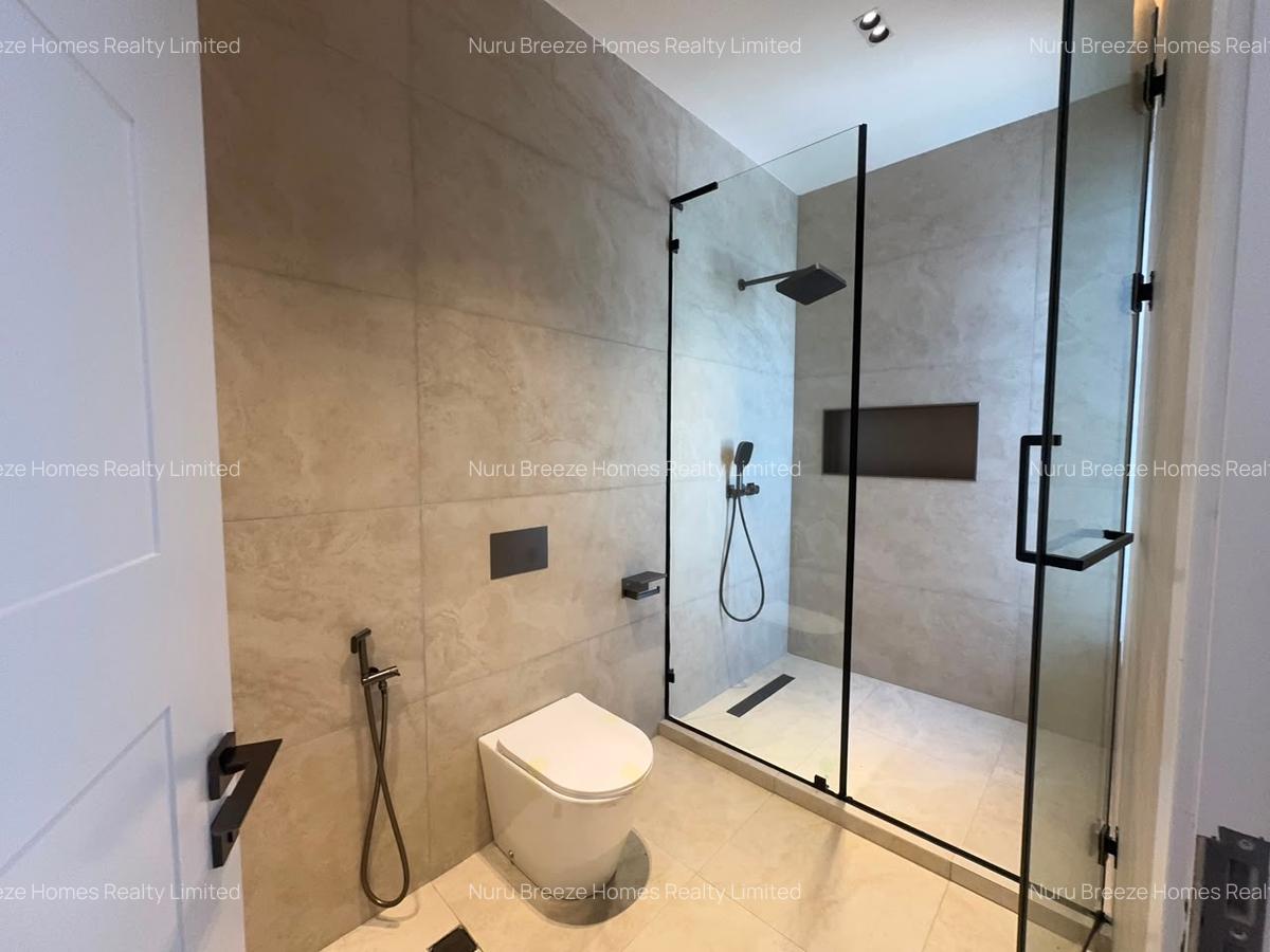 5 Bed Villa with En Suite in Runda - 14