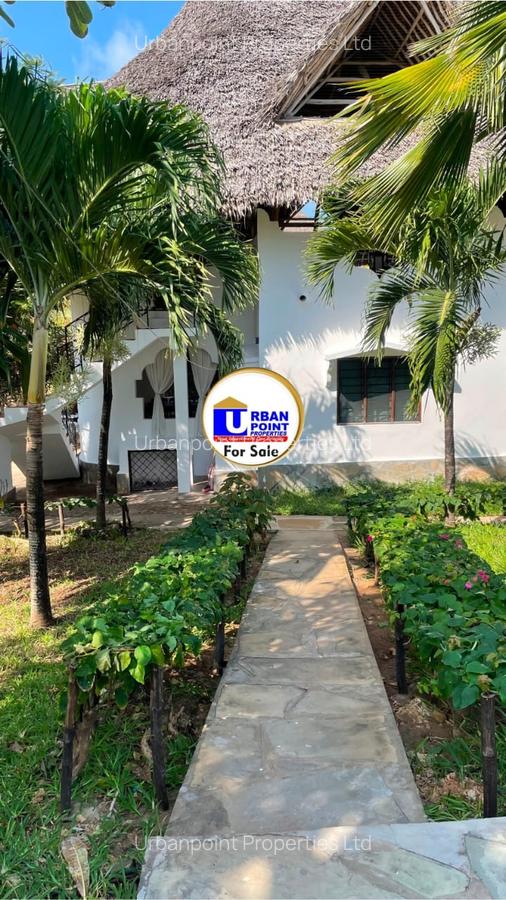 4 Bed House with En Suite in Watamu - 1