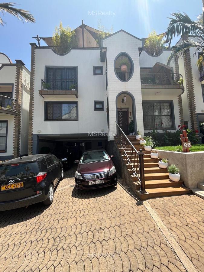 4 Bed Townhouse with En Suite in Brookside - 8