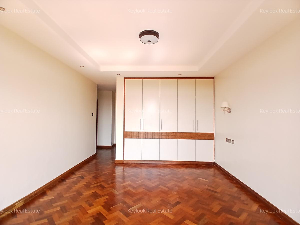 3 Bed Apartment with En Suite in Riverside - 16