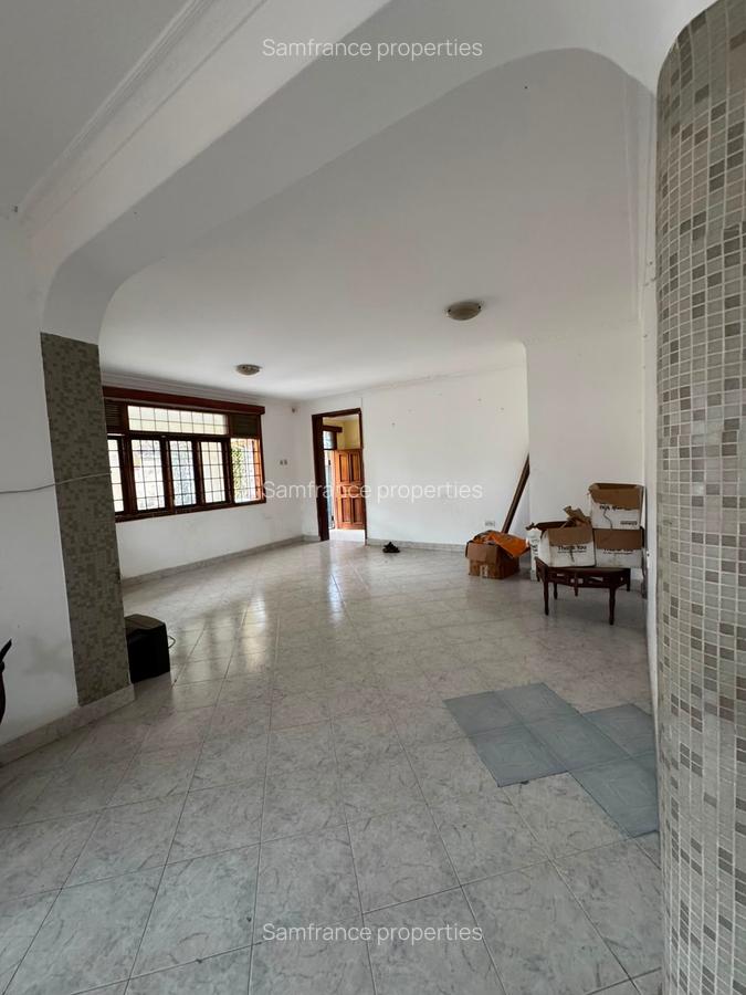 5 Bed House with En Suite at Bombolulu - 9