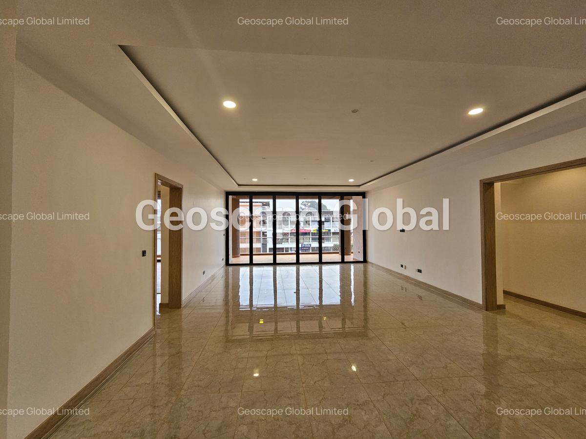 4 Bed Apartment with En Suite in Spring Valley - 13
