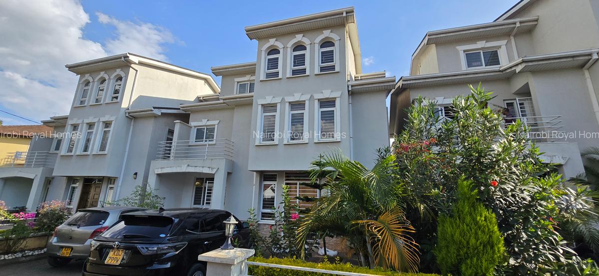 5 Bed Townhouse with En Suite at Lavington Road - 10