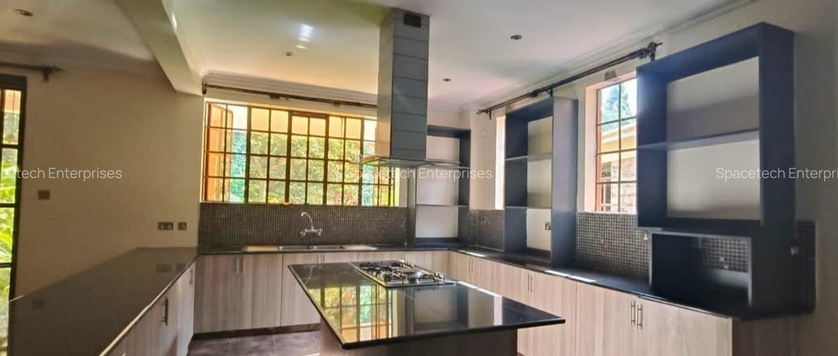 4 Bed Townhouse with En Suite in Rosslyn - 5
