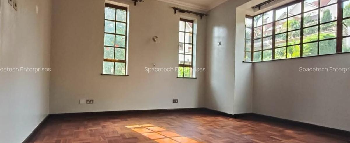 4 Bed Townhouse with En Suite in Rosslyn - 10