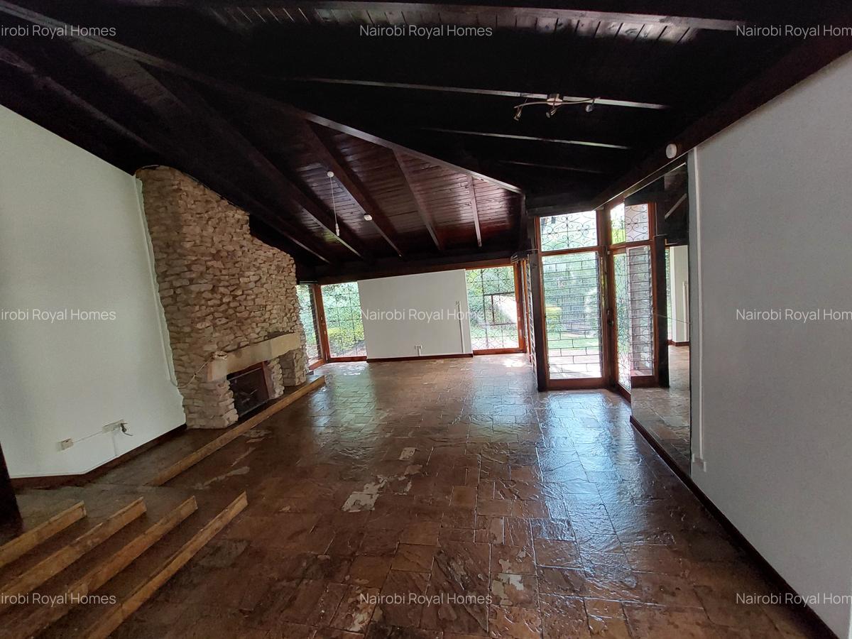4 Bed House with En Suite at Lake View - 19