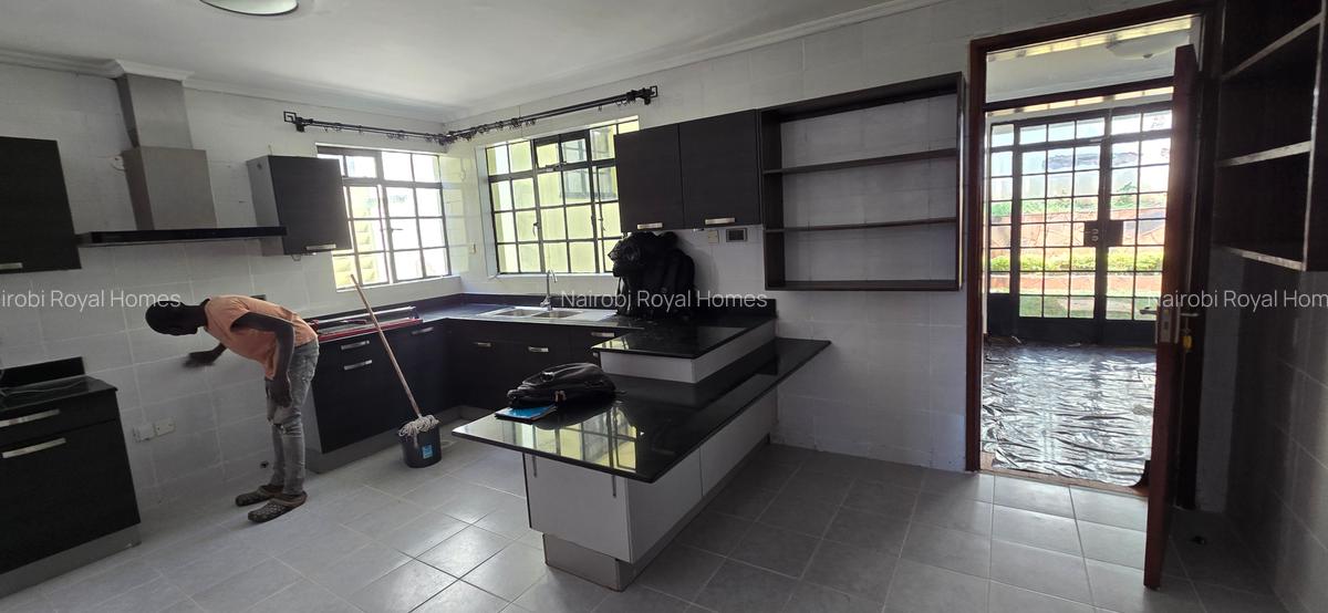 5 Bed Townhouse with En Suite at Mzima Springs - 11