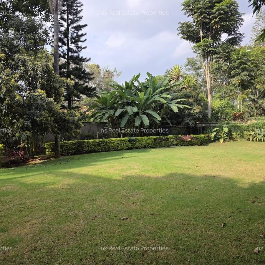 6 Bed House with En Suite in Lavington - 2