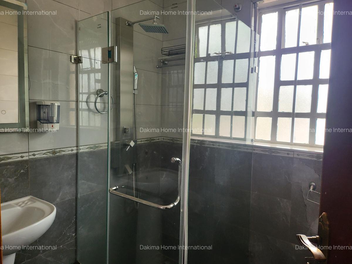 5 Bed House with En Suite in Runda - 9