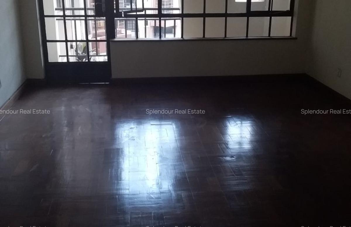 3 Bed Apartment with En Suite in Riverside - 3