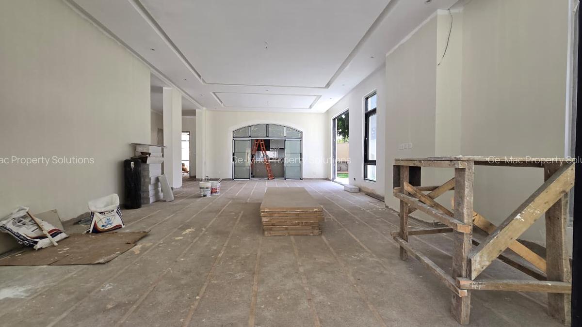5 Bed Townhouse with En Suite in Lavington - 2