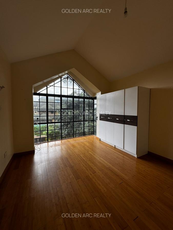 5 Bed Townhouse with En Suite in Karen - 10