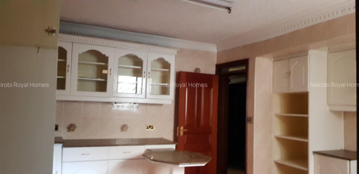 5 Bed Townhouse with En Suite at Valley Arcade - 9
