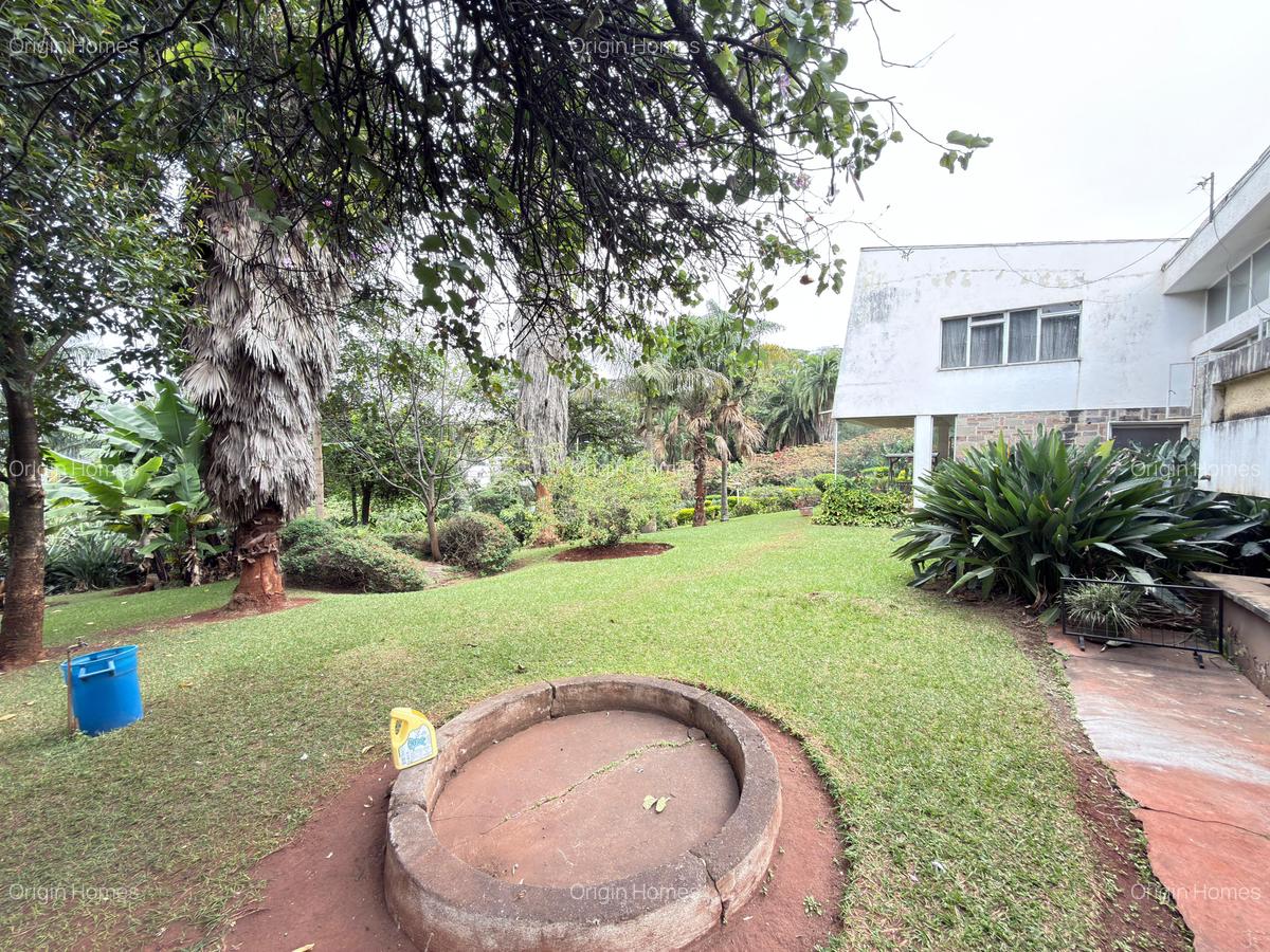 6 Bed House with En Suite at Lavington - 9