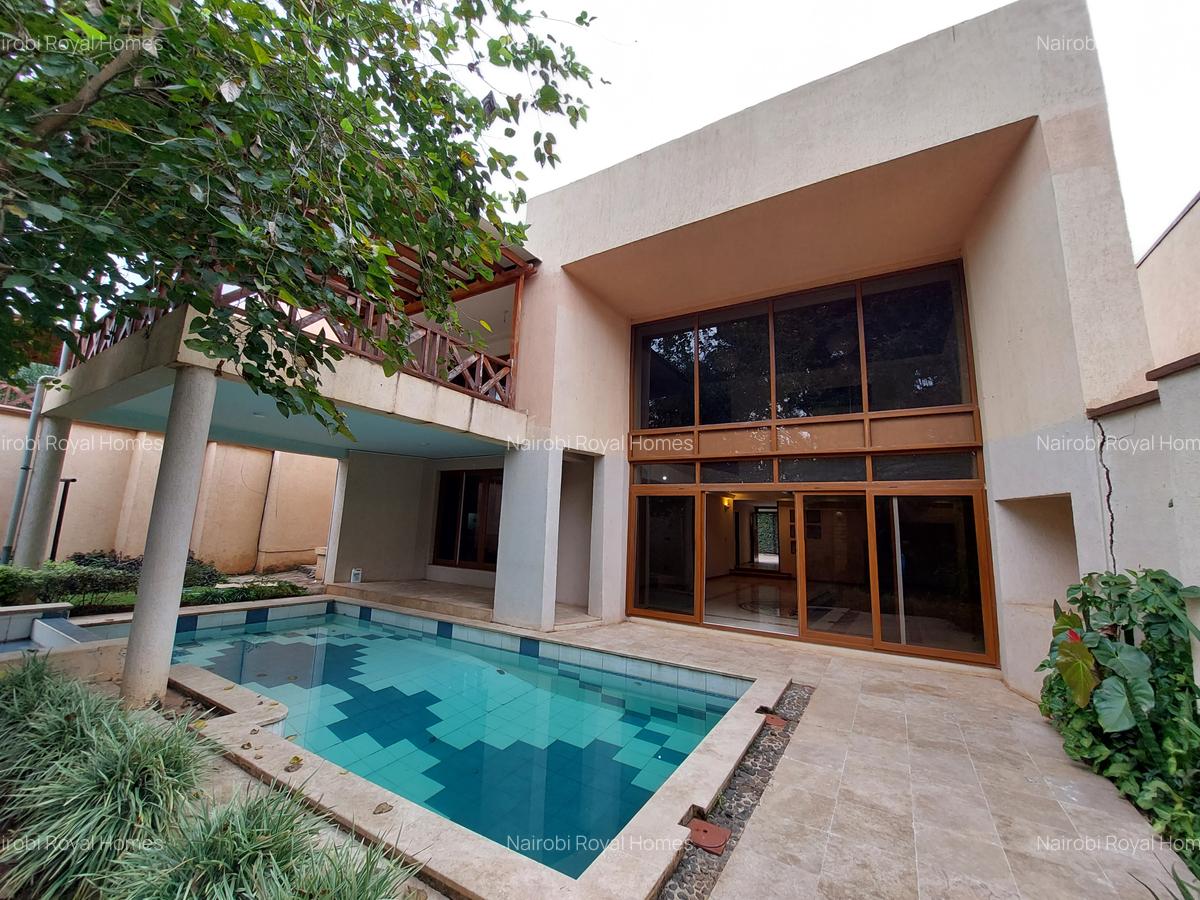 5 Bed Townhouse with En Suite at Lavington Convent Drive - 2