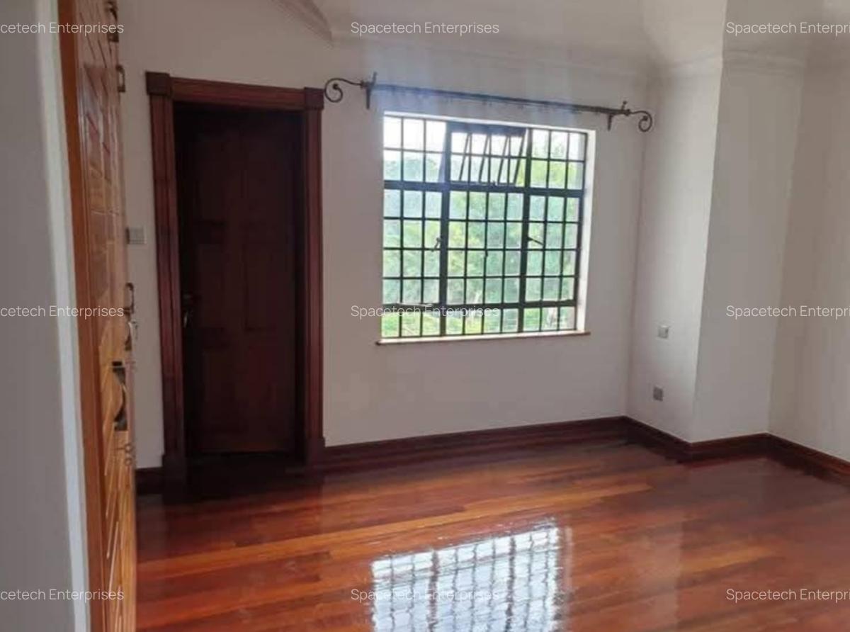 4 Bed Townhouse with En Suite in Spring Valley - 11