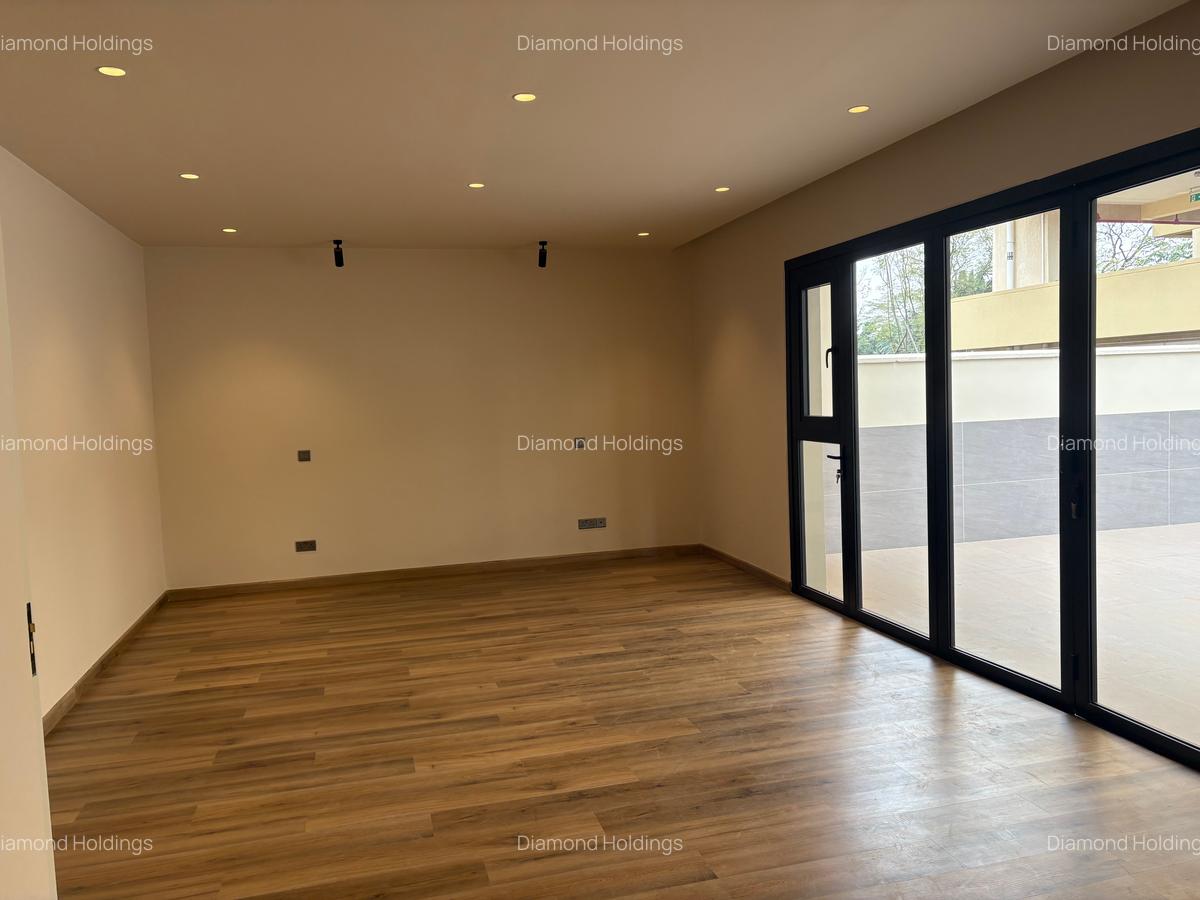 4 Bed Townhouse with En Suite in General Mathenge - 14
