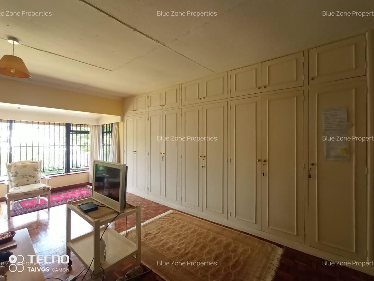 5 Bed House with En Suite at Off Un Avenue - 12