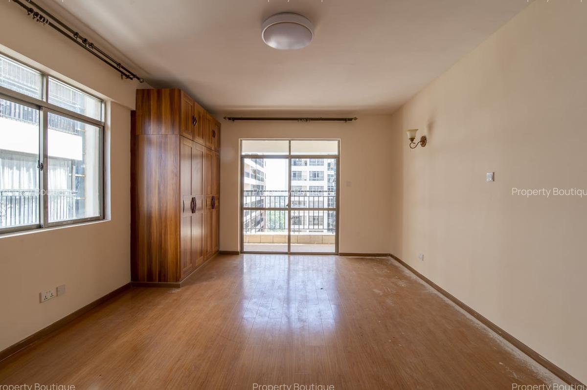 3 Bed Apartment with En Suite in Lavington - 10