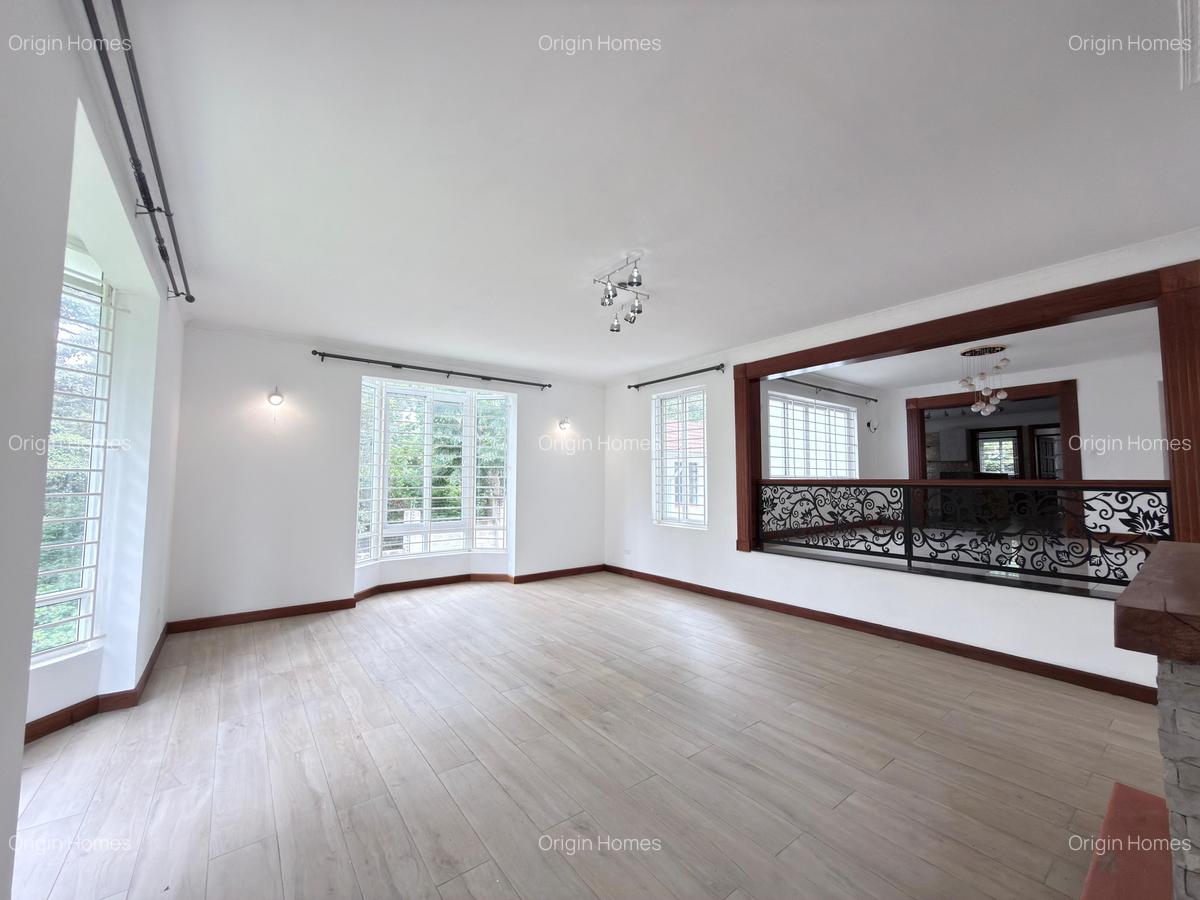 5 Bed House with En Suite at Rosslyn - 14