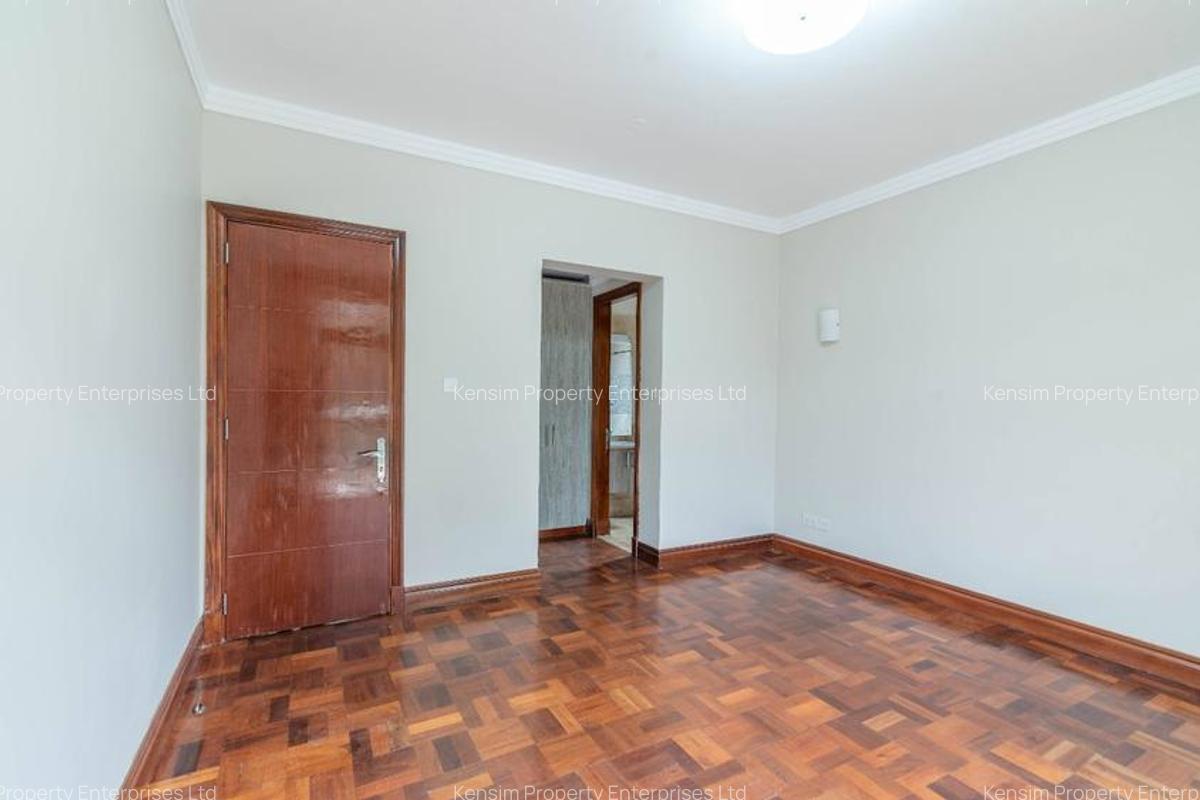 5 Bed Townhouse with En Suite in Karen - 12