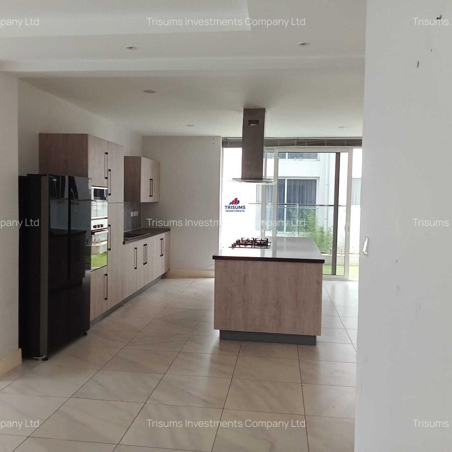 3 Bed Apartment with En Suite in Westlands Area - 2