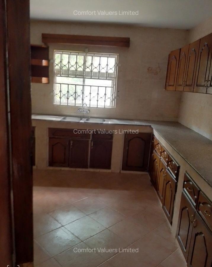 5 Bed Villa with En Suite at Lavington Green - 5