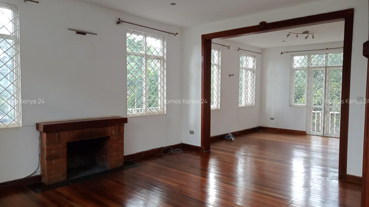 5 Bed House in Rosslyn - 11