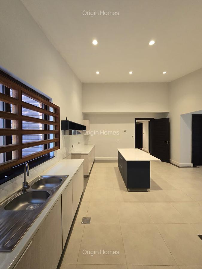 3 Bed Townhouse with En Suite at Spring Valley - 5