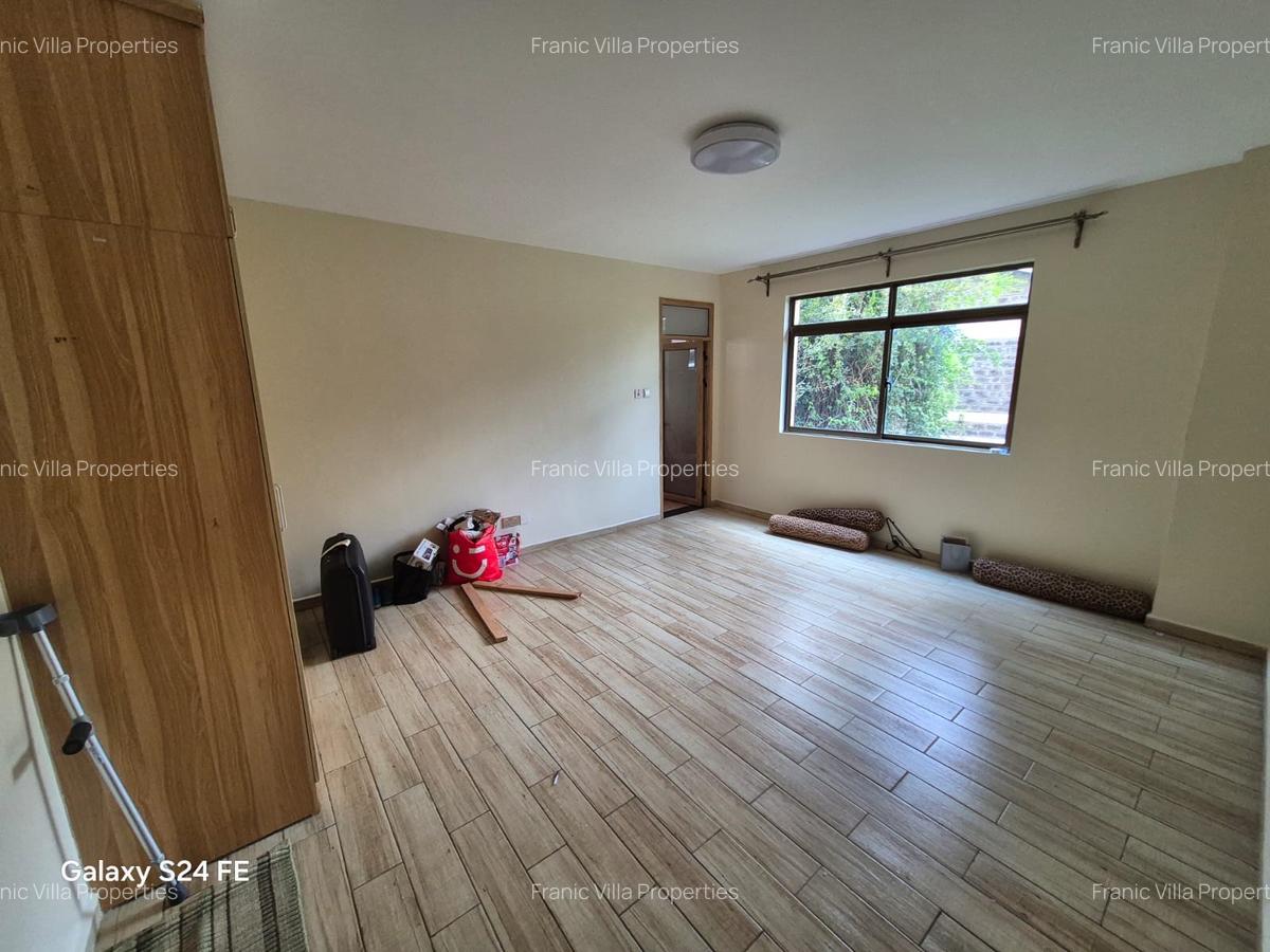 3 Bed Apartment with En Suite at Lavington - 5
