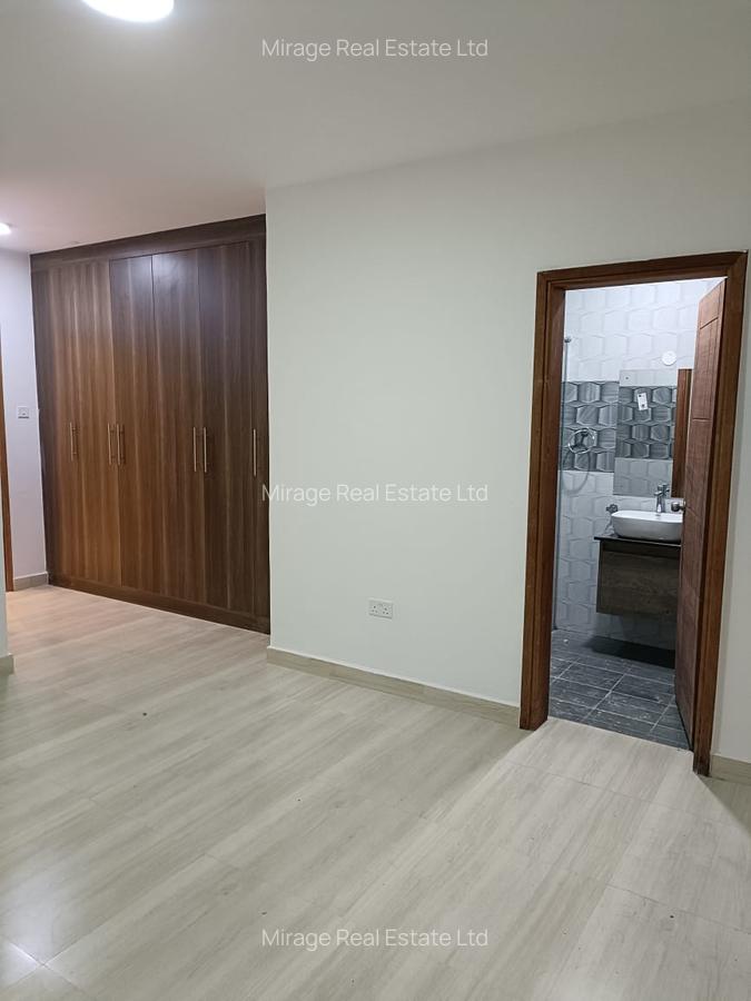 4 Bed Apartment with En Suite in Parklands - 17