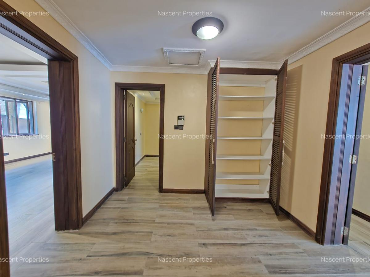 5 Bed Townhouse with En Suite in Lavington - 13