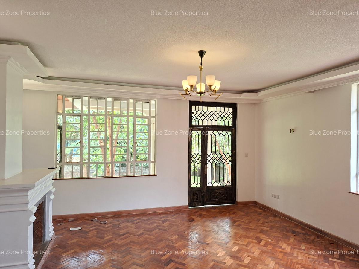 5 Bed Townhouse with En Suite at - 10