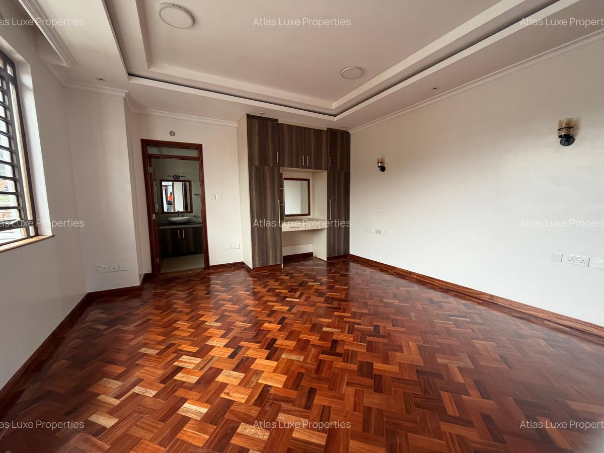 5 Bed House with En Suite at Mushroom Gardens - 8