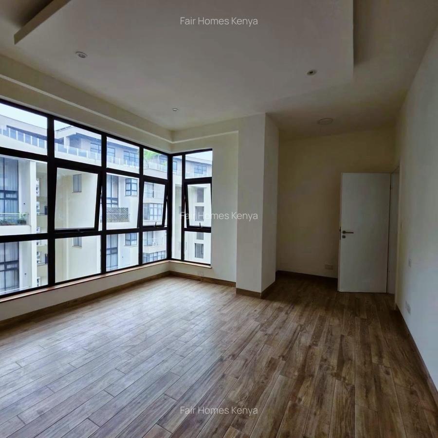 4 Bed Apartment with En Suite at Riverside Drive - 4