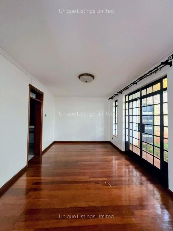 5 Bed Townhouse with En Suite in Lavington - 3