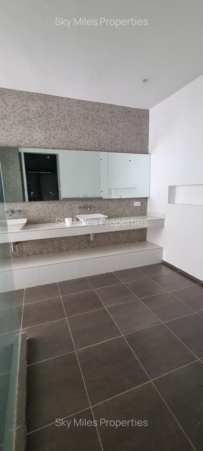 3 Bed Villa with En Suite at Aloo Drive - 11