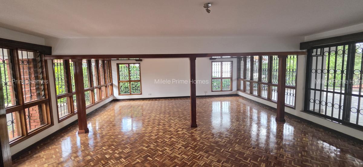 5 Bed Villa with En Suite in Gigiri - 3